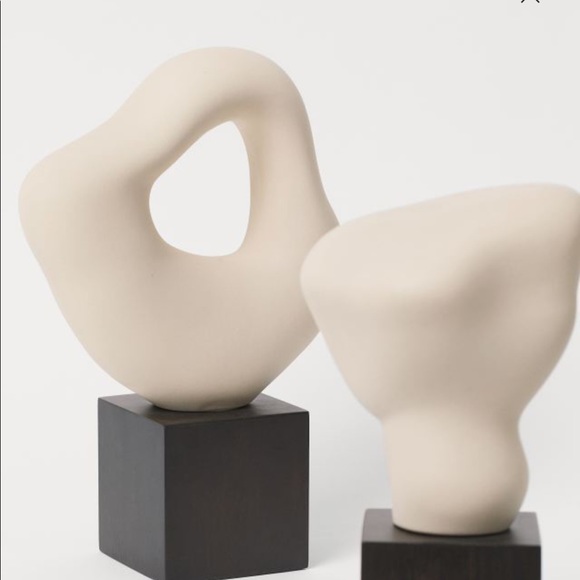 BLOGGER FAVORITE 🔥 H&M Large Stoneware Sculpture - Picture 3 of 5